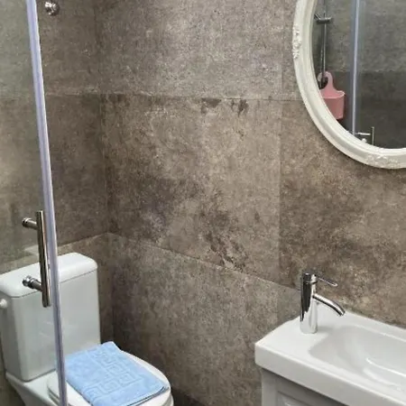 Splendid With Swimming Pool Apartman *