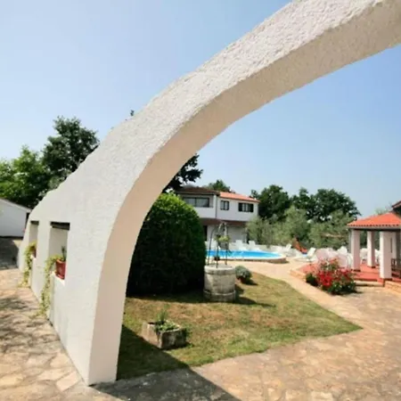 Splendid With Swimming Pool Poreč