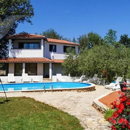 Apartamento Splendid With Swimming Pool