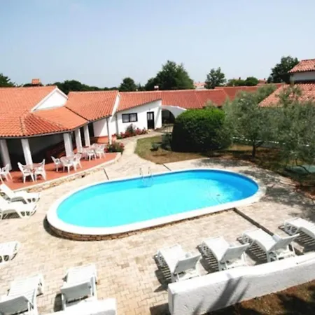 Splendid With Swimming Pool Poreč