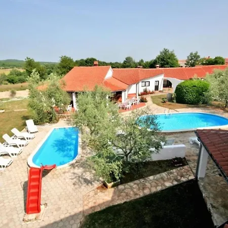 Apartman Splendid With Swimming Pool